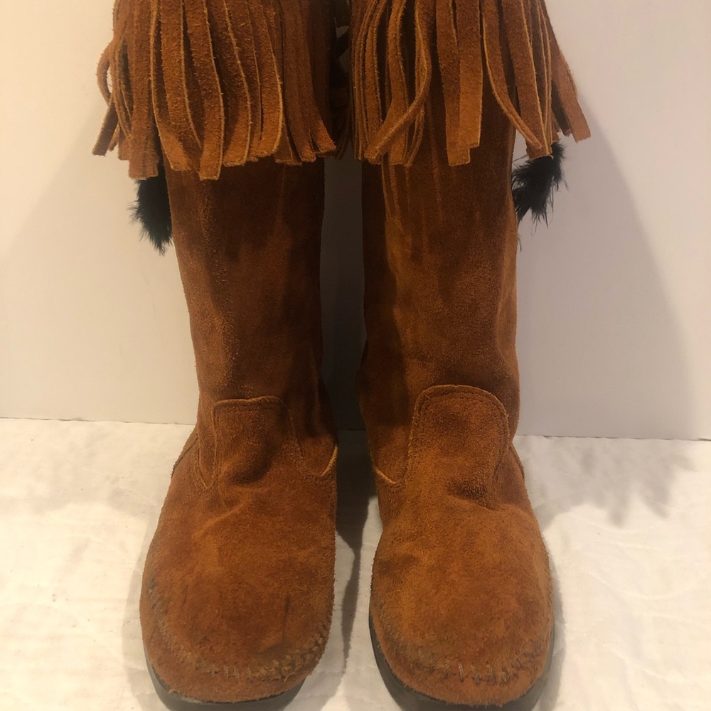 LOWER PRICE! MINNETONKA VINTAGE FRINGE BOOT (5B-04162920)